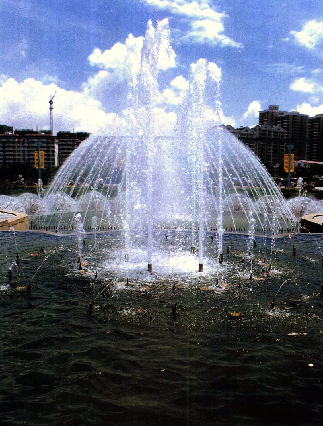 涌泉喷射,水柱参天