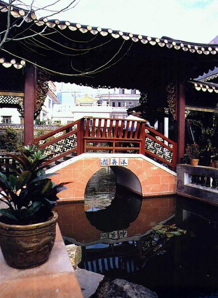 逼格十足的简约空间资料下载-桥廊分隔空间