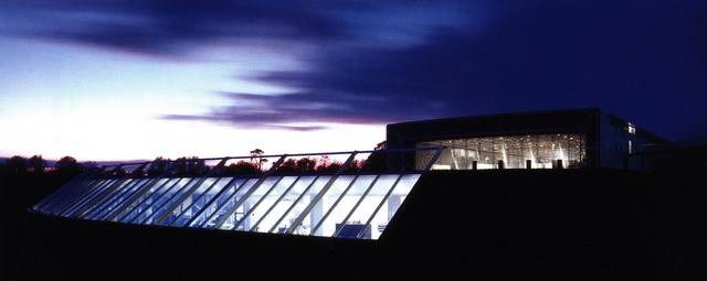 诺曼福斯特加里艺术中心资料下载-英国塞恩斯伯里视觉艺术中心新月楼