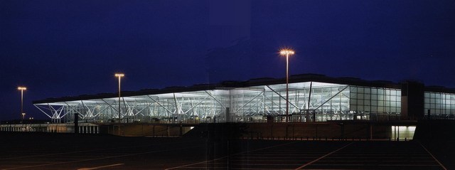 机场设计原则资料下载-英国斯坦迪德机场