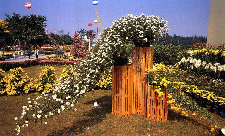 木栅栏围栏施工图资料下载-木栅栏做的花卉基座
