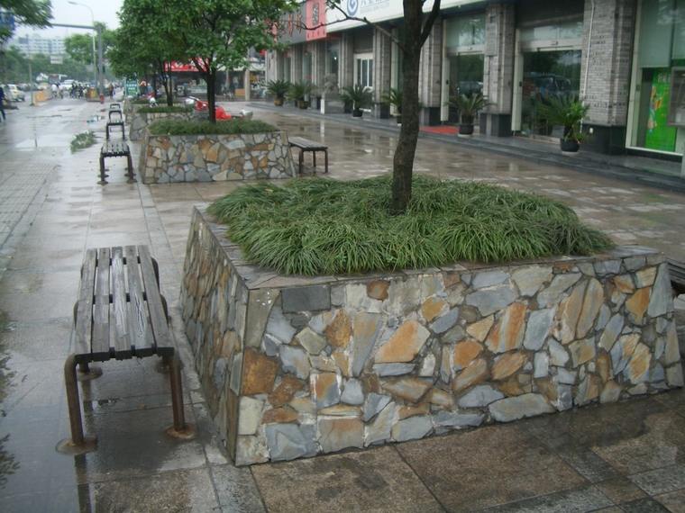 道路边花坛