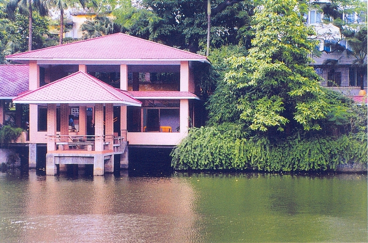 水池043