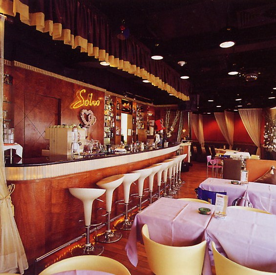 餐厅酒吧装饰详图资料下载-soho餐厅酒吧