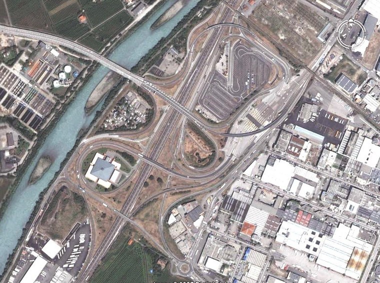 意大利 Trentino-Alto Adige地区Bolzano市立交桥1