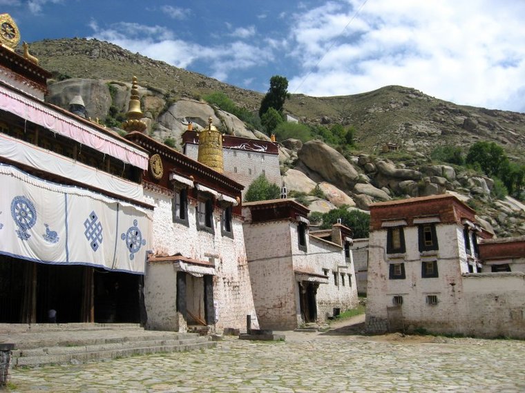 色拉寺（Sera Monastery）