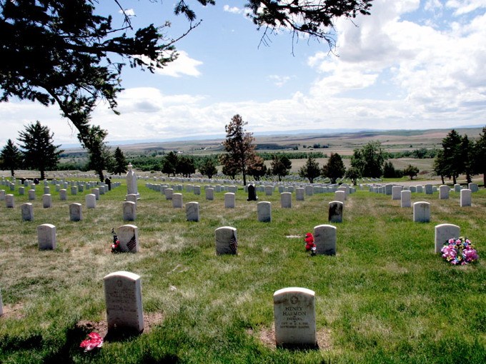 加州的康卡斯特中心资料下载-卡斯特国家墓园（Custer National Cemetery ）
