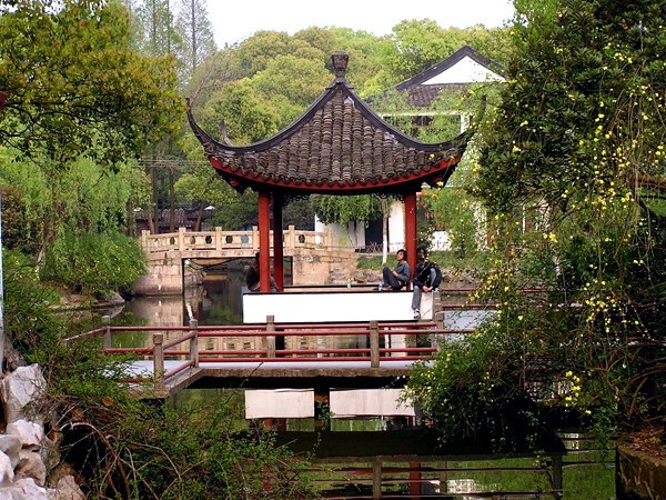 青瓦白墙建筑设计资料下载-上海古钟园