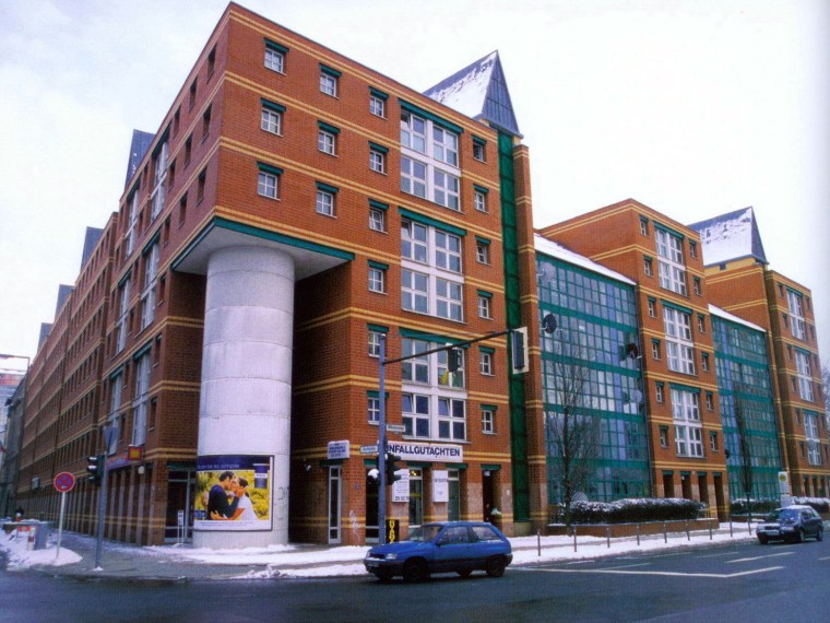 一梯一户单元式住宅平面图资料下载-库赫大街1号住宅（Residential Building on Kochstrasse 1，1984-