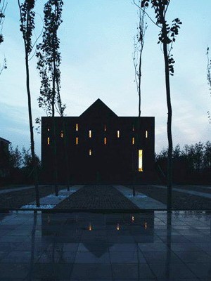 条石坐凳详图资料下载-北京龙山新新小镇教堂