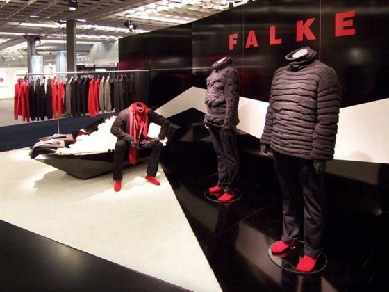 商业店铺展示设计案例资料下载-Falke Sport品牌的店铺展示设计