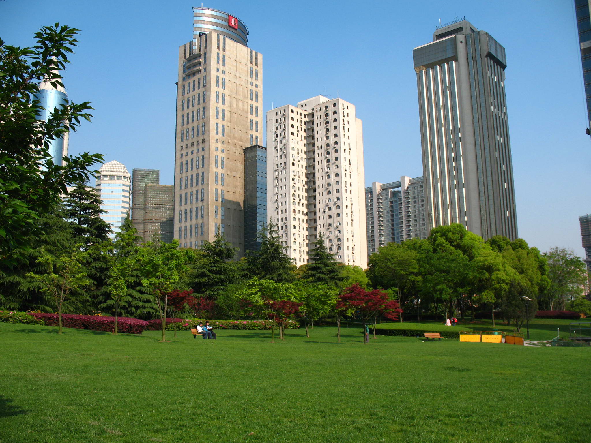 高楼耸立下的绿地-上海景观第6张图片
