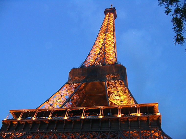 埃菲尔铁塔的浪漫餐厅资料下载-埃菲尔铁塔(Eiffel tower)