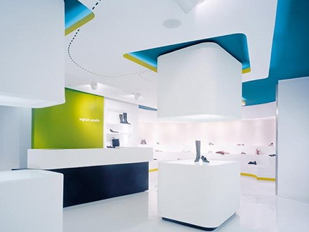 德国展示空间设计资料下载-德国希恭-乌尔鞋饰品店设计
