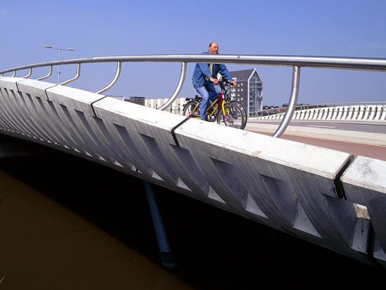 Haarlemmermeer桥梁