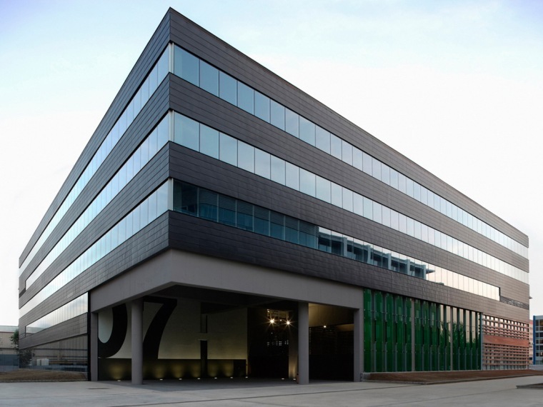 巴塞罗那办公室建筑资料下载-巴塞罗那办公室建筑