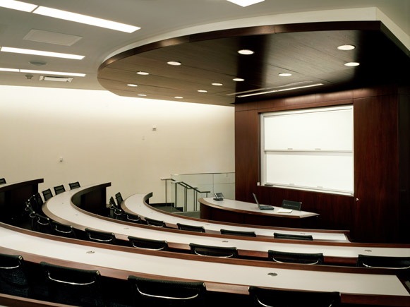 大学教室方案资料下载-芝加哥大学法律学校教室和大厅翻修