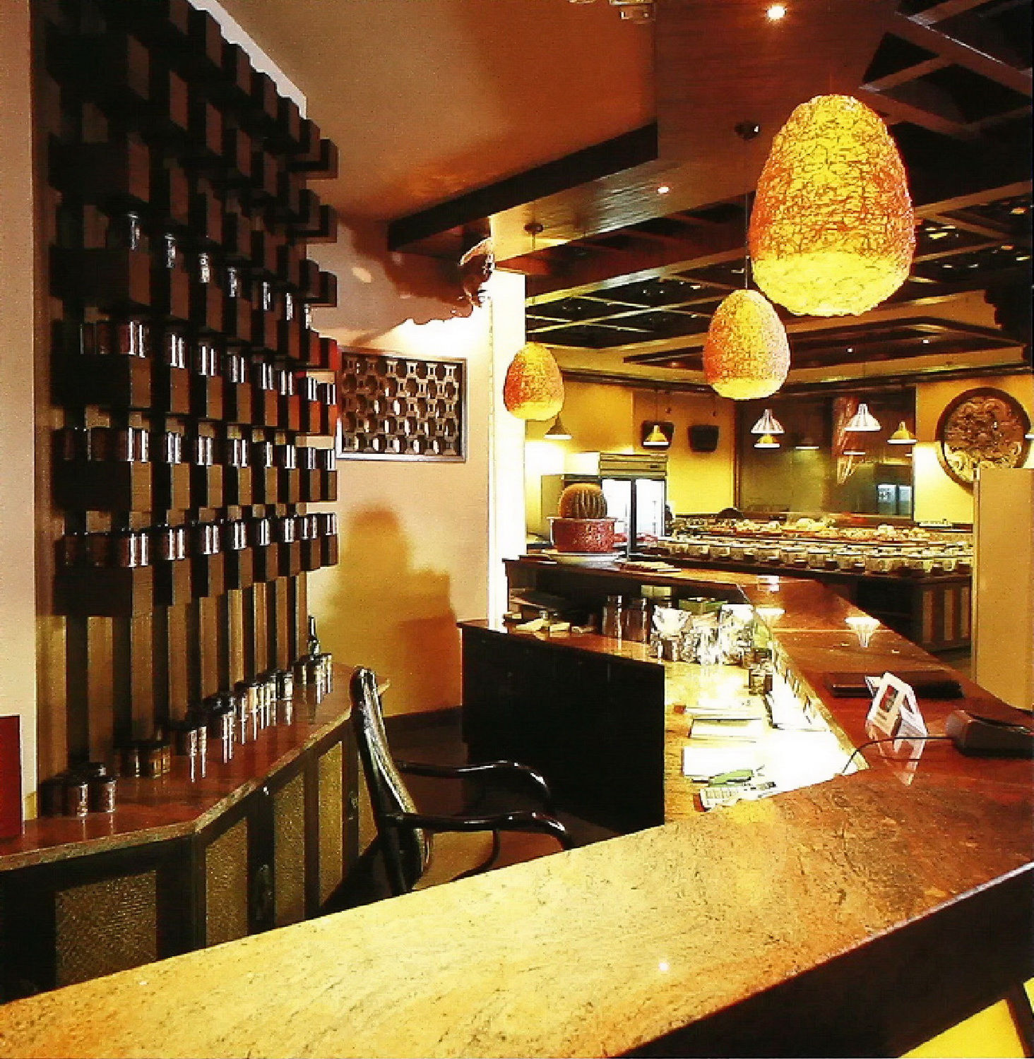 吧台上悬挂的吊灯同样选择了昏黄-茶馆--古朴祥和第6张图片