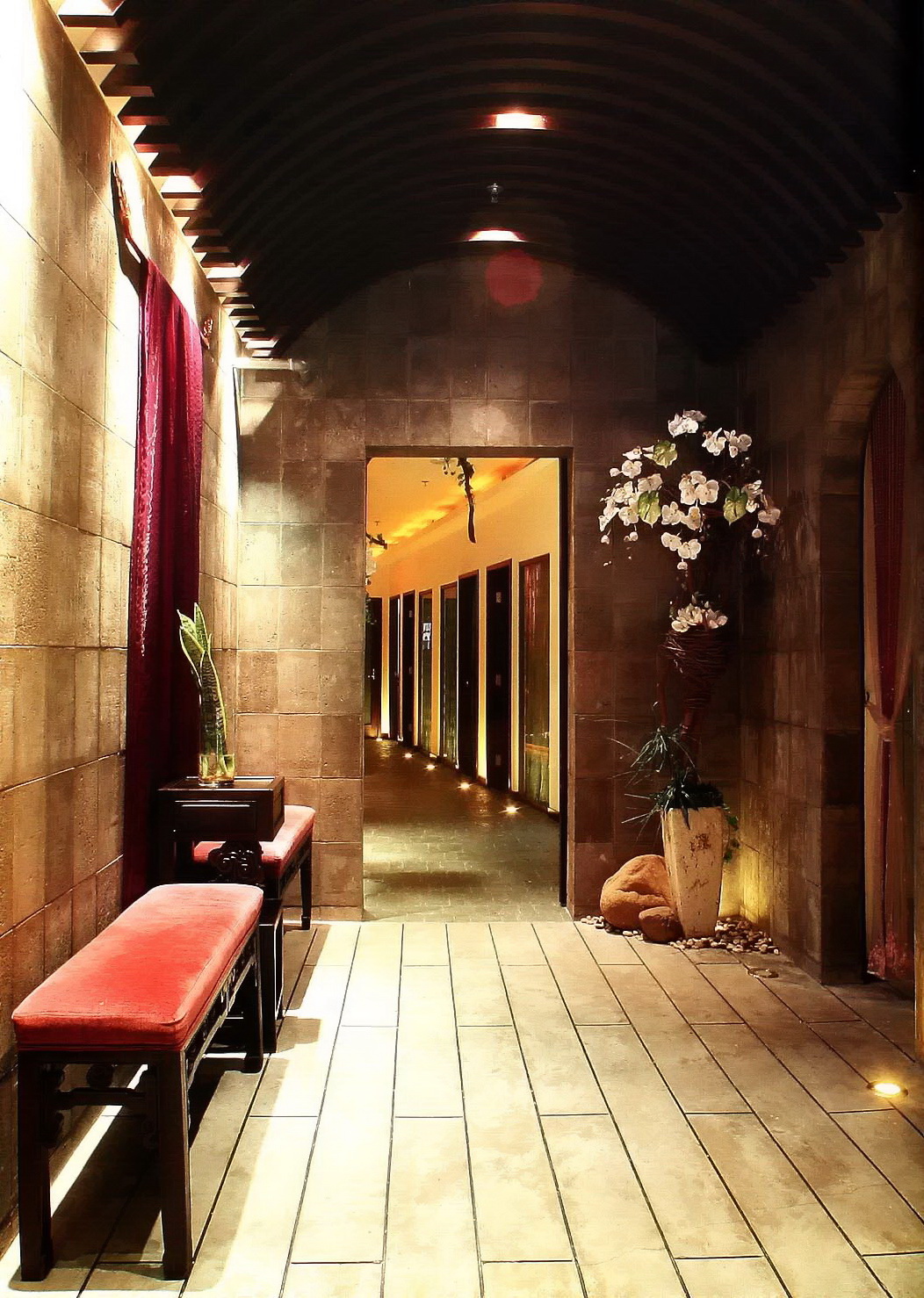 层层递进的石门,把空间无限地延-佰草集汉方spa第3张图片