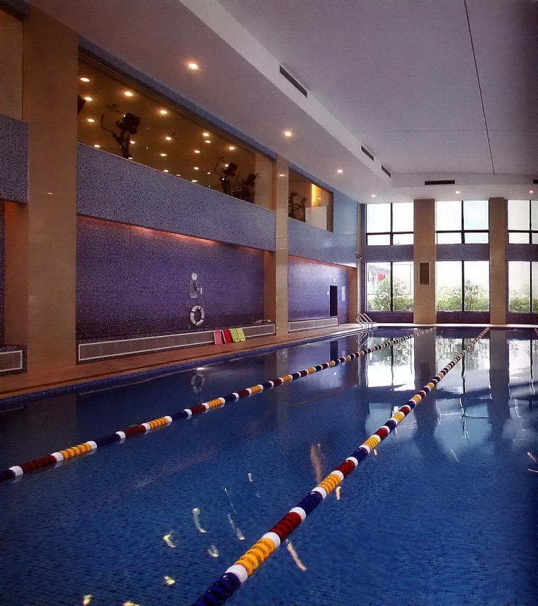 标准的室内泳池，有大量的自然光-东方曼哈顿会所第30张图片