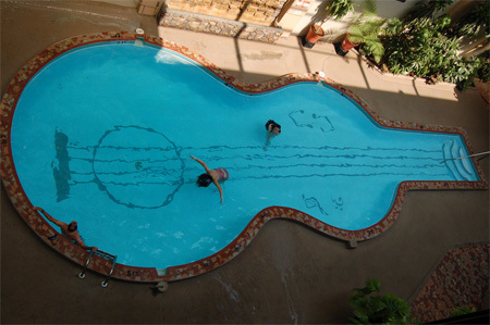 吉他泳池，音乐人可以在这里找些-创意游泳池 第9张图片