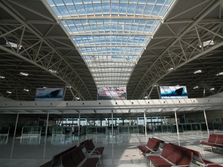 混凝土三角形屋架图集资料下载-济南国际机场航站楼