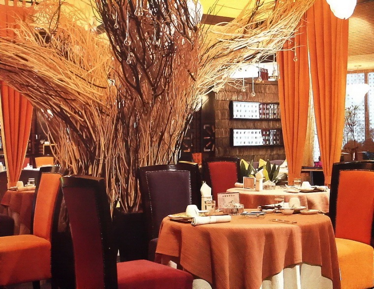 大堂中央气派非凡的圆形餐区，粗-暗香浮动主题餐厅第2张图片