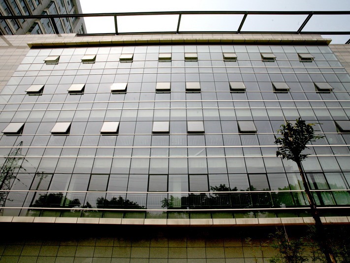 多高层教学楼资料下载-重庆大学主教学楼工程