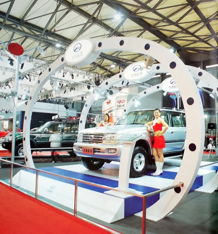 圆弧形的造型不仅对展位空间进行-展览会--第11届上海国际汽车展第7张图片
