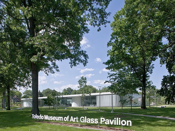 菲利普约翰逊玻璃屋资料下载-托莱多艺术博物馆“玻璃大棚”