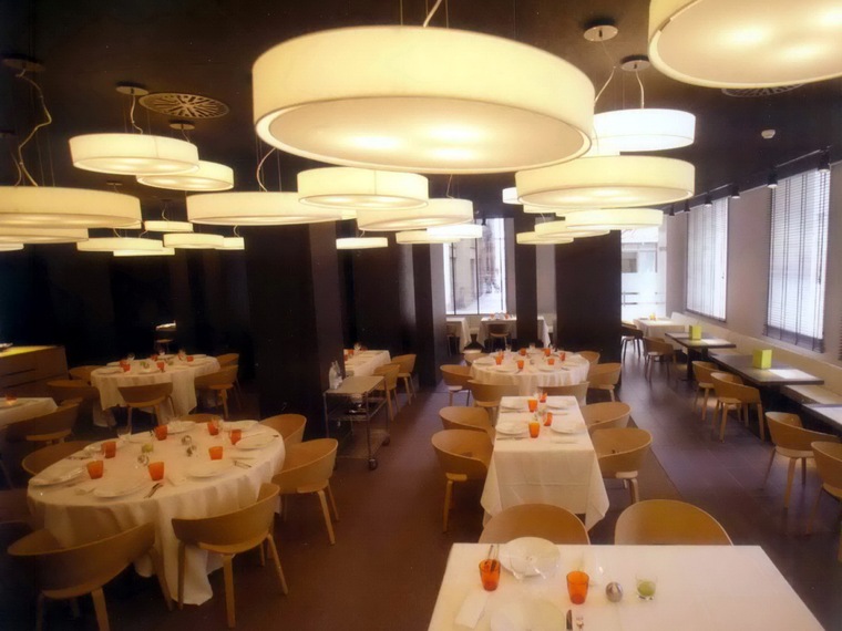 石头栏杆cad资料下载-中心酒店