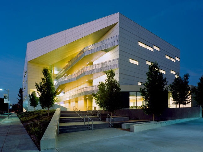 大学科学楼方案资料下载-加州国立大学科学楼