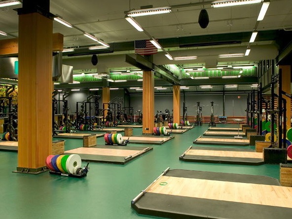室外健身器械资料下载-俄勒冈大学健身器械室
