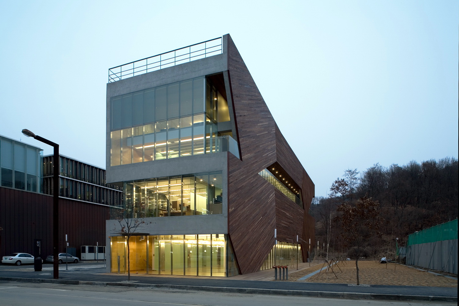 dulnyouk 出版社大楼