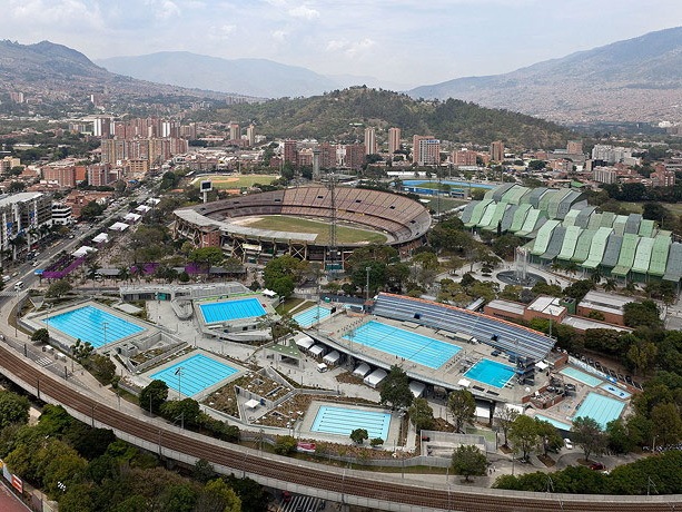 运动会所建筑平面资料下载-南美运动会水上运动中心