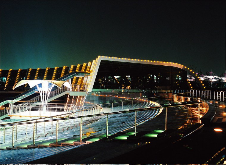 折线水景设计资料下载-上海国际赛车场水景广场
