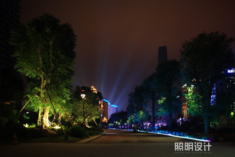 城市中轴广场su资料下载-广州新中轴花城广场景观照明设计