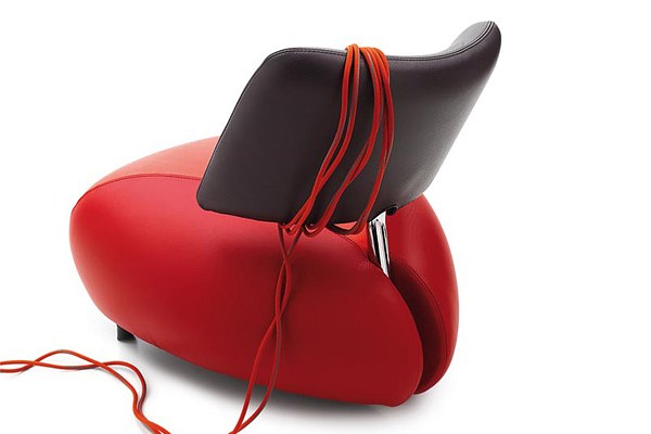欧式真皮椅扶手资料下载-未来感Pallone扶手椅