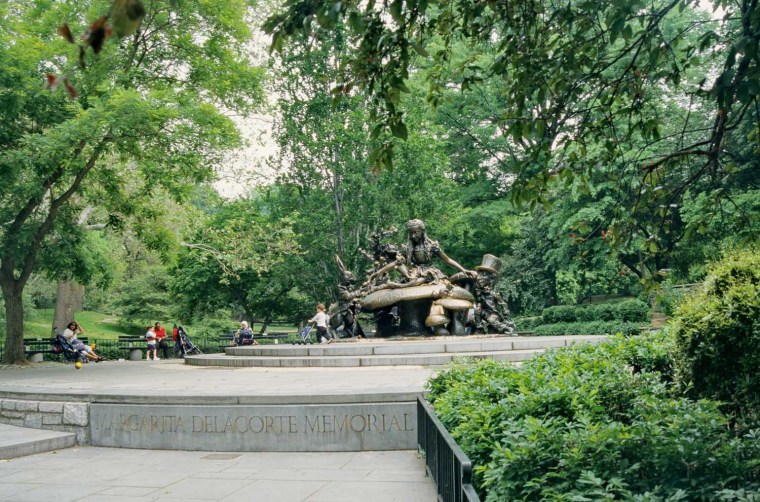中央公园童话雕塑第3张图片