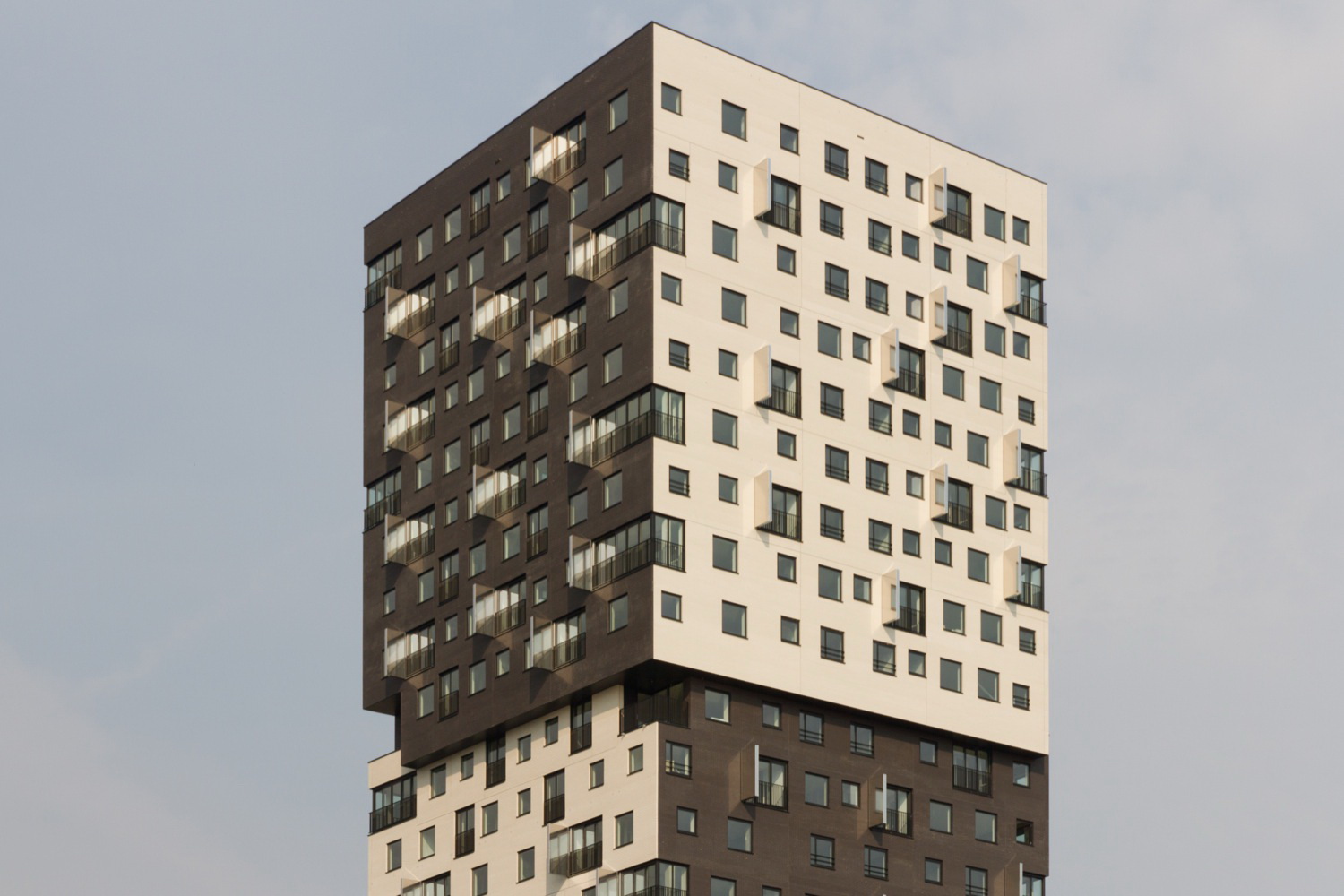 architecture建筑事务所设计的自由塔楼项目,这个项目是一个社会住宅