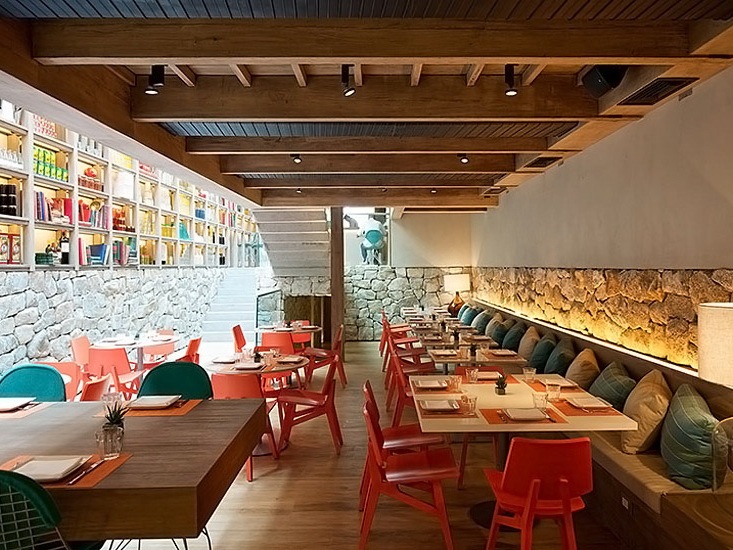 入口处的石墙资料下载-alma maria 餐厅