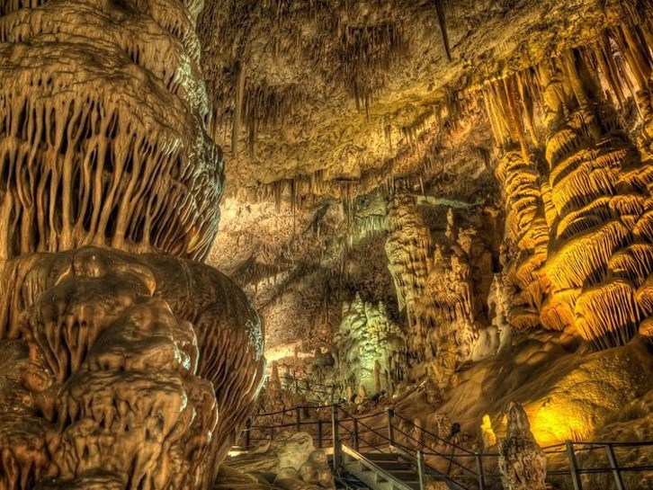 洞穴景观资料下载-钟乳石洞穴景观