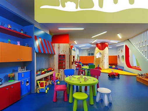 幼儿园室内颜色装修资料下载-五彩斑斓Bobiroupoli幼儿园室内设计