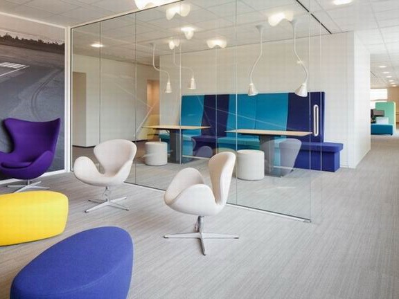 开放的办公空间资料下载-荷兰宽敞舒适的办公空间