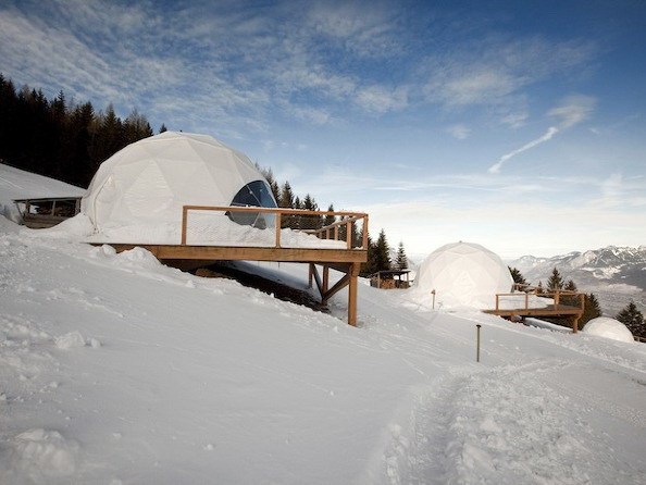 帐篷小建筑资料下载-阿尔卑斯山上的雪帐篷
