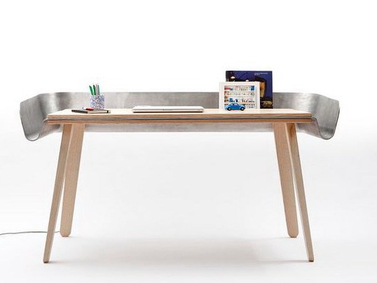 铝板的优势资料下载-木材与铝板的亲密接触，可储物的工作桌