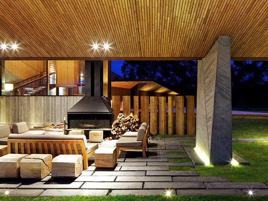 智利木质的现代度假酒资料下载-智利木质的现代度假酒店设计