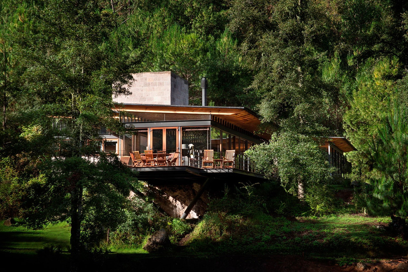 森林深处的木结构别墅