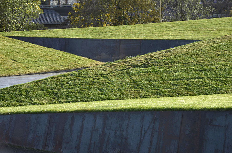 判断大学生年级的三大定律(转贴)