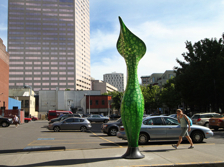 su室内雕塑模型资料下载-可产生能源的光伏城市雕塑-猪笼草